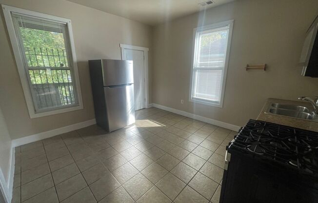 3 beds, 1 bath, $2,000, Unit 7927 # 2