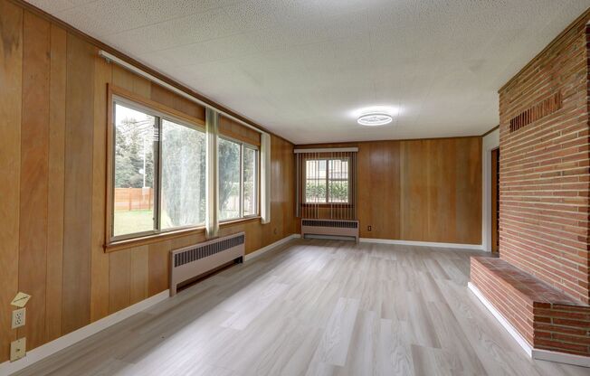 Large Renton Highlands Rambler with Grand Yard!