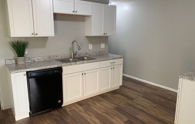 Fantastic 3 Bedroom 1 Bathroom Townhome in Robbinsdale!
