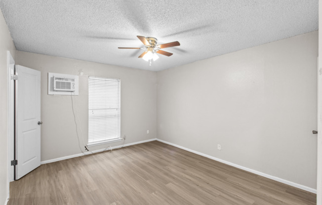 2 beds, 2 baths, 1,007 sqft, $1,399, Unit 1-204
