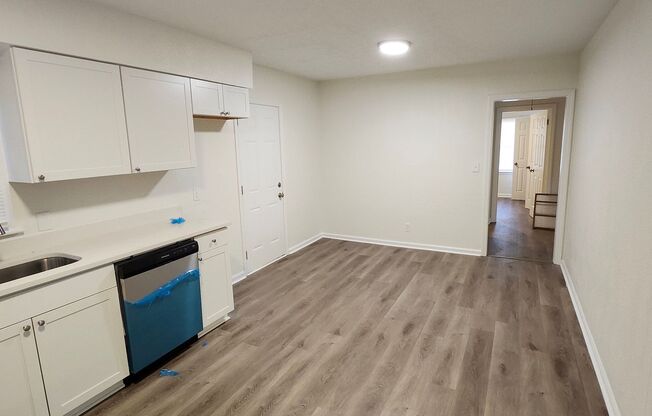 3 beds, 1 bath, $1,200, Unit Bldg A