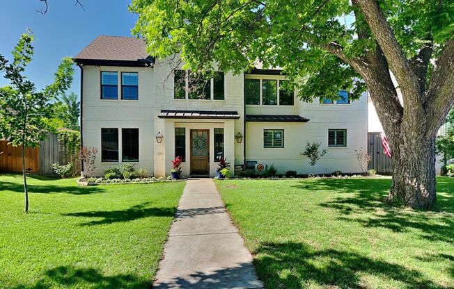 IMMACULATE HOME IN UNIVERSITY HEIGHTS! UPDATES GALORE!