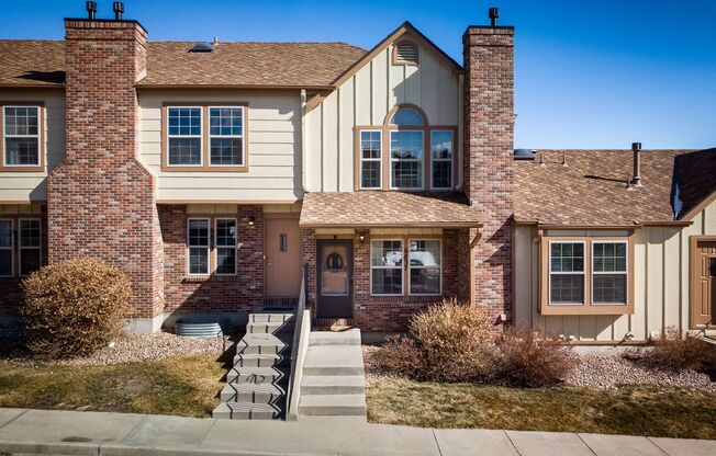 Stunning Townhome with Mountain Views in Ravencrest Condominiums!