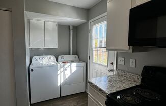 2 beds, 1.5 baths, 916 sqft, $1,090, Unit 10018-1