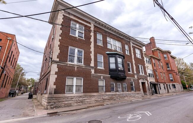 222 W Magnolia Ave
