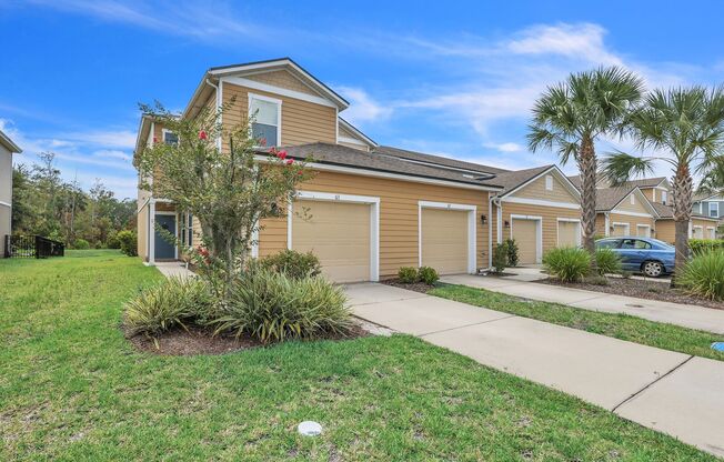 Great 3 bedroom/ 2.5 bathroom townhome just a short drive to St Augustine and beaches!