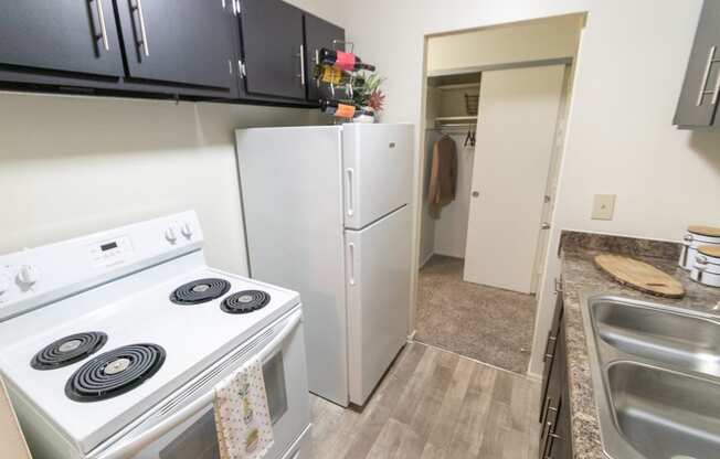 This is a picture of the kitchen in a 578 sq foot 1 bedroom, 1 bath apartment at Red Bank Reserve in the Madisonville neighborhood of Cincinnati, Ohio.