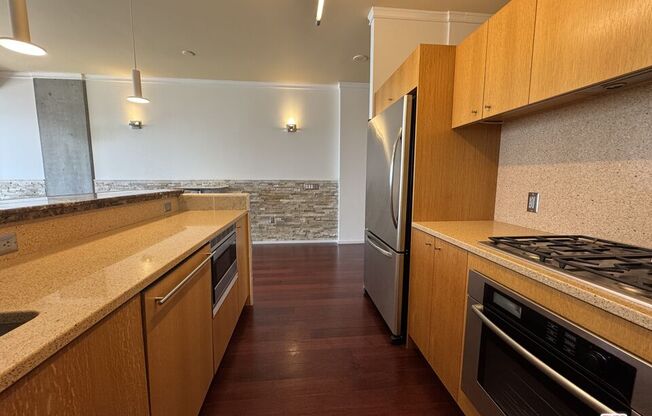 1 bed, 1 bath, 840 sqft, $2,600, Unit 910