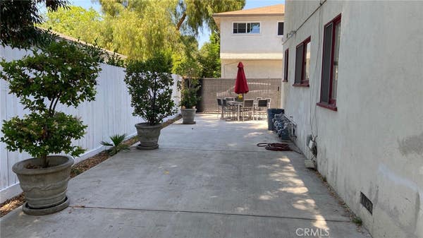 4949 Coldwater Canyon Avenue