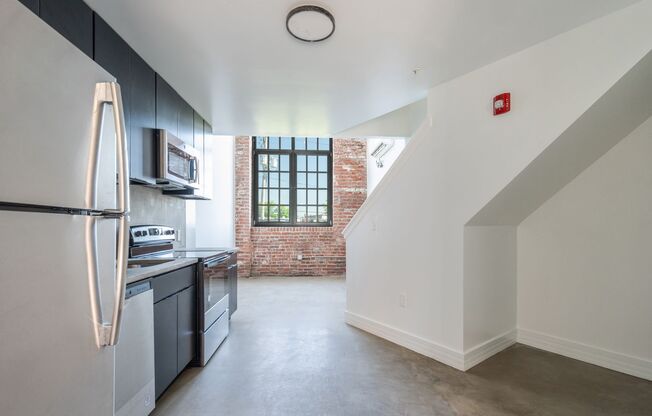 2 beds, 1.5 baths, 889 sqft, $1,675, Unit 8
