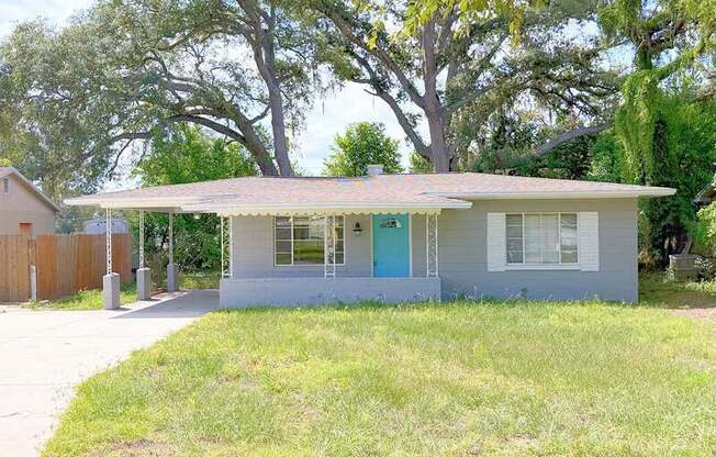 1318 DIVOT LN