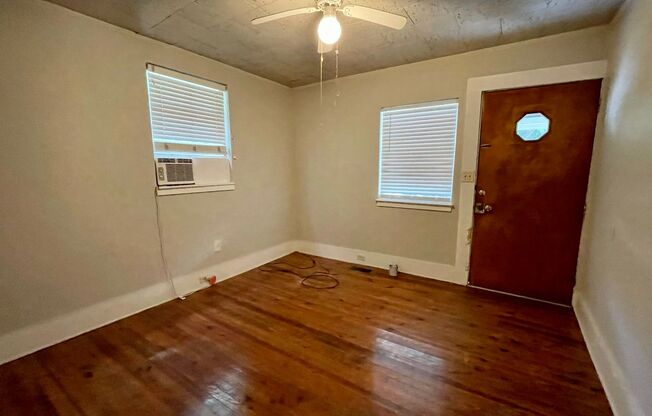 1 bed, 1 bath, 760 sqft, $750, Unit B