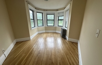 2 beds, 1 bath, 585 sqft, $3,200, Unit 124