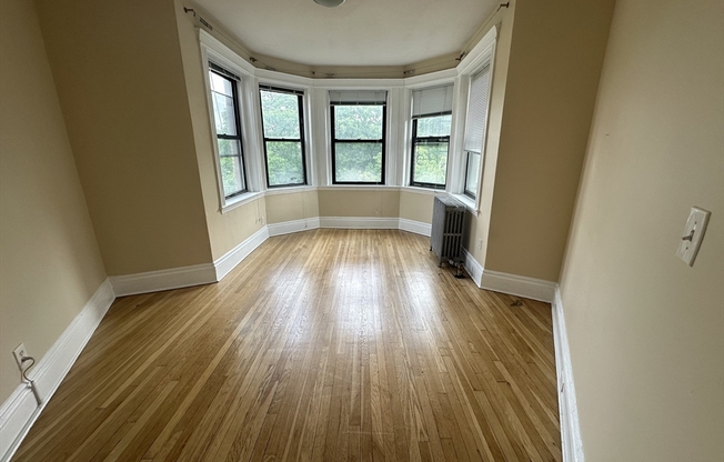 2 beds, 1 bath, 585 sqft, $3,200, Unit 124