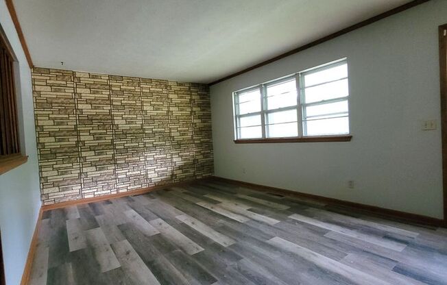 Move In Special! 4 Bedroom 1.5 Bath house!