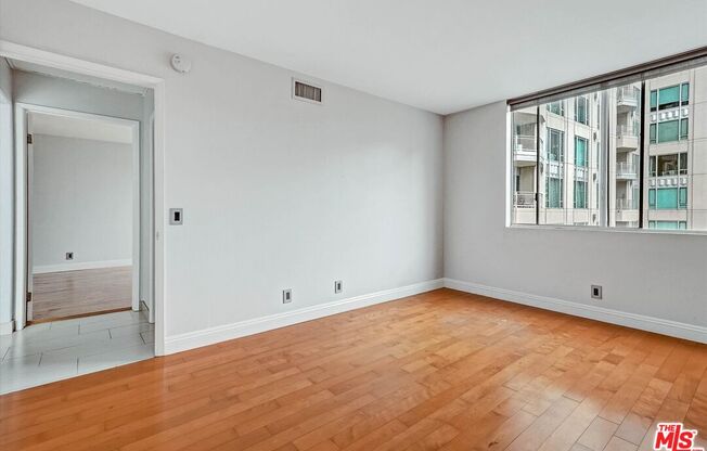 2 beds, 1.8 baths, 974 sqft, $4,200, Unit 1002