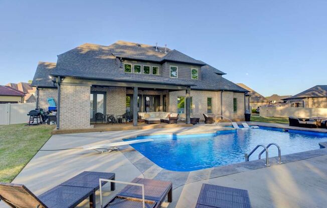 Winslow Cove Furnished Executive Estate with Pool