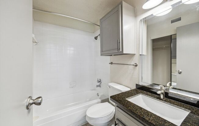 2 beds, 2 baths, 800 sqft, $1,595, Unit 3121