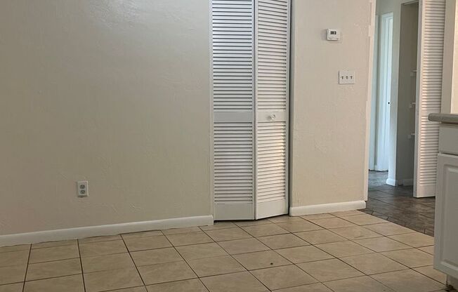 2 beds, 1 bath, 900 sqft, $1,200, Unit D