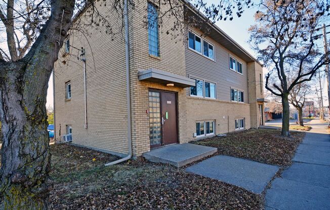 1 bed, 1 bath, $1,200, Unit 2606 E Hennepin Ave #4