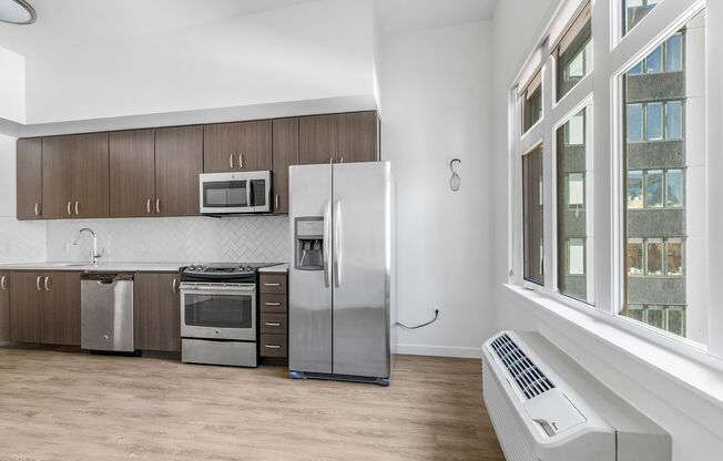 Studio, 1 bath, 444 sqft, $1,215, Unit 611