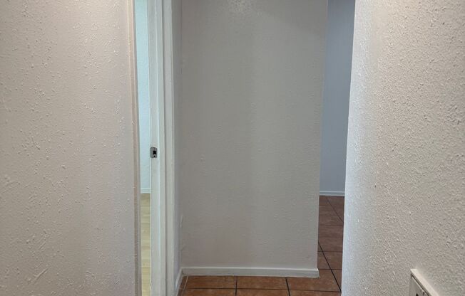 2 beds, 1 bath, 715 sqft, $1,340