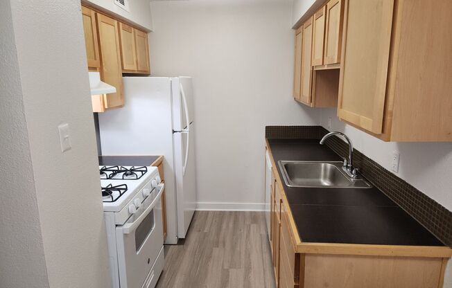 2 beds, 1 bath, 900 sqft, $1,145, Unit ELP2202-232