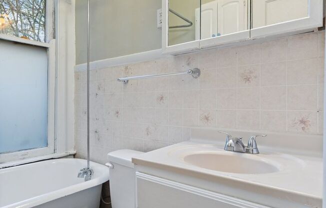 1 bed, 1 bath, 690 sqft, $995, Unit 1
