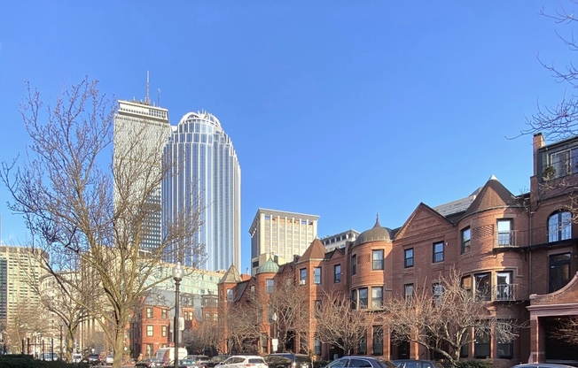 242 W NEWTON ST