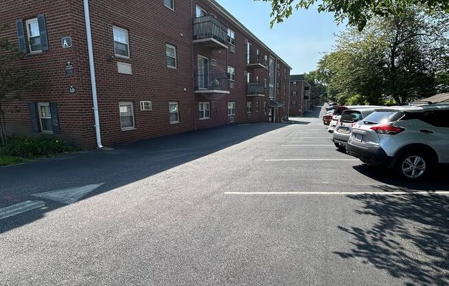 1 bed, 1 bath, 700 sqft, $1,285, Unit B308