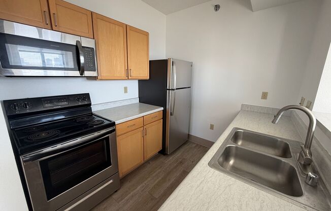 2 beds, 1 bath, 870 sqft, $1,900, Unit 602