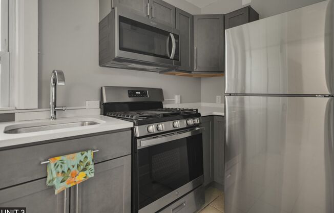 2 beds, 1 bath, $2,200, Unit Apt 3