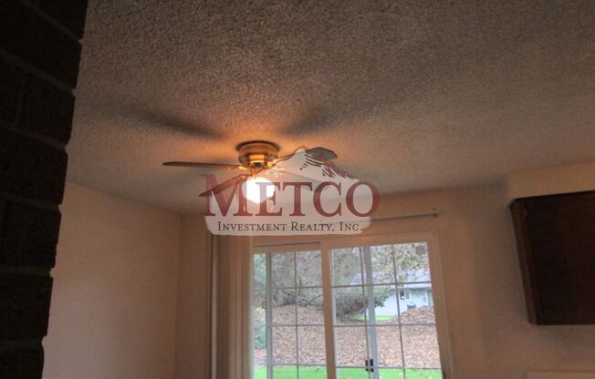 2 beds, 1 bath, 924 sqft, $1,495, Unit 740