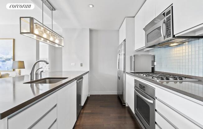 1 bed, 1 bath, 779 sqft, $4,500, Unit 9F