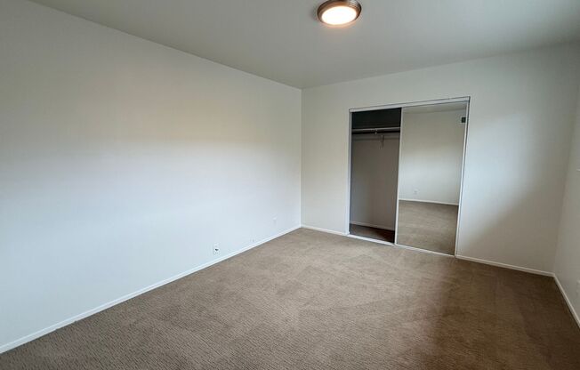 3 beds, 1 bath, $2,900, Unit 2053 Central Ave G (LO)