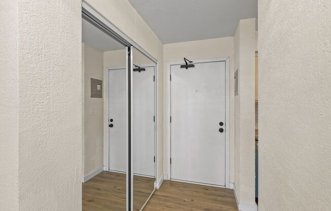 1 bed, 1 bath, $1,300, Unit Unit 102