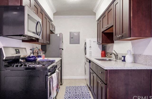 296 N Oakland Apartments kitchen area with appliances, cabinets, and counters