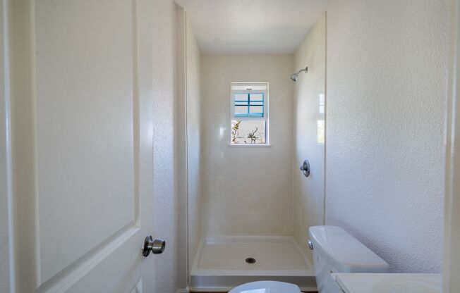 Studio, 1 bath, 400 sqft, $1,700