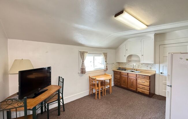 302 S 8th Ave