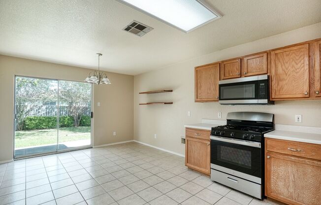 Nice 3B/2B in Spring Branch with spacious floorplan!