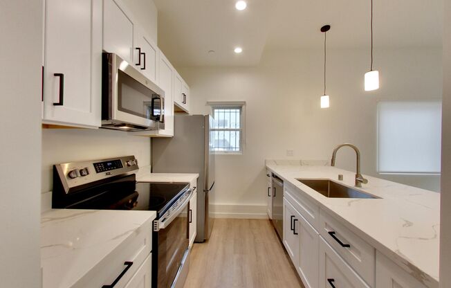 1301-1361 La Playa Street (1065r)