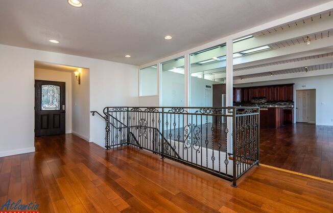 Stunning & Spacious Home | Panoramic Views