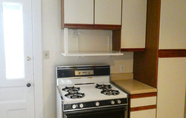 1 bed, 1 bath, $790, Unit Apt 1W