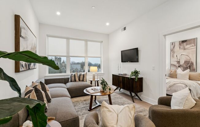 2 beds, 1 bath, 800 sqft, $1,872, Unit 315