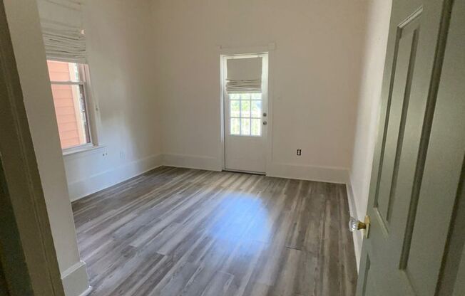 2 beds, 1 bath, $1,900, Unit APARTMENT B