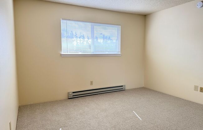 2 beds, 1 bath, 806 sqft, $1,549, Unit 52