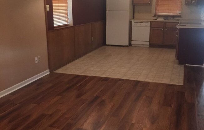 3 bed/2 bath home walking distance to Wolf Pen Creek Park!