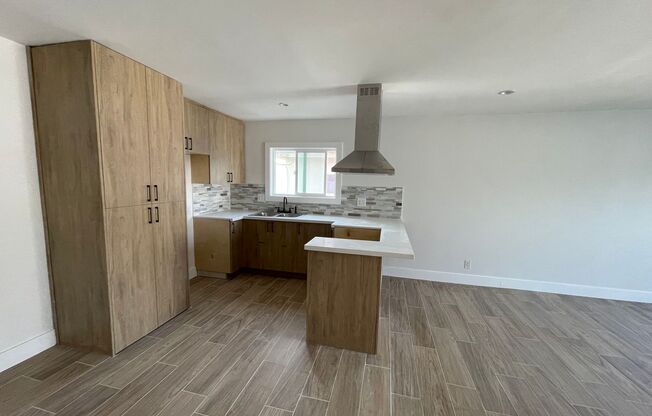 7337 Woodley LLC
