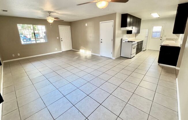 $2,495 Shields & Maroa - 5 bedroom & 2 bathrooms - Princeton Ave, Fresno - Solar Panels