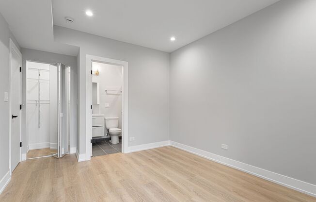 3 beds, 2 baths, 894 sqft, $2,600, Unit 1558-3M